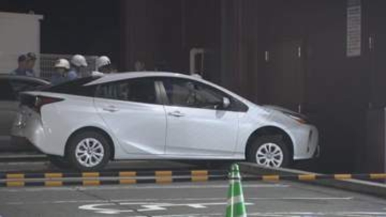 「踏み間違えた」ドラッグストアに車突っ込む　店舗の壁と車の間に挟まれ女性死亡　岐阜・可児市