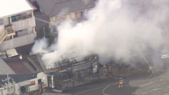 火元住宅の玄関付近に倒れていた住人女性を近隣男性が救出　愛知・春日井市