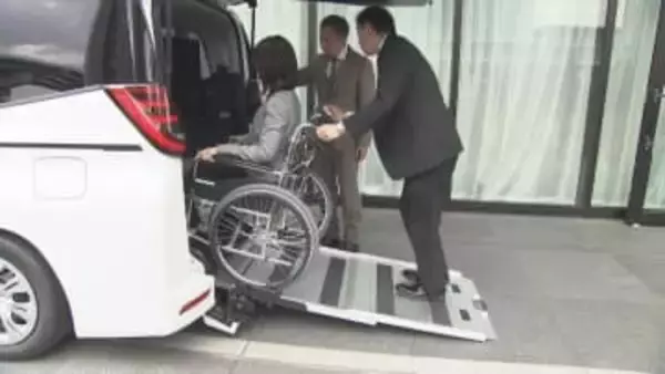 24時間テレビ　福祉車両が贈呈