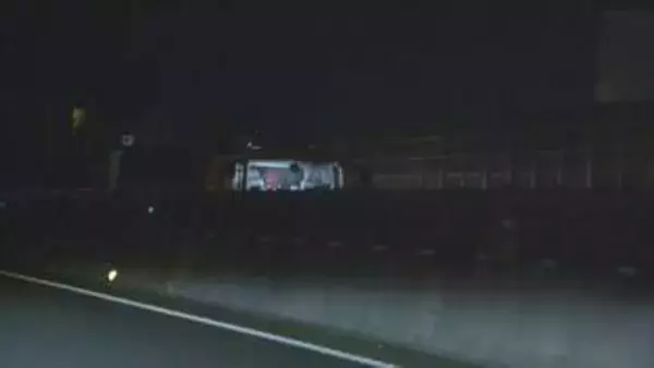 新東名高速で事故　大型トラックが積んでいた薬剤が散乱　危険物にあたる可燃性物質