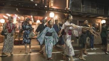 郡上の「徹夜おどり」始まる　午後8時から翌朝明け方まで踊り明かす