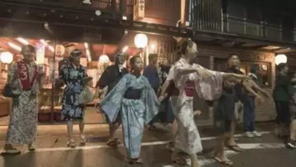 郡上の「徹夜おどり」始まる　午後8時から翌朝明け方まで踊り明かす