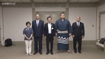 大相撲名古屋場所を前に　横綱・大の里が広沢市長を表敬訪問　早くも職務復帰した市長は横綱と「一番とりたい」　名古屋市