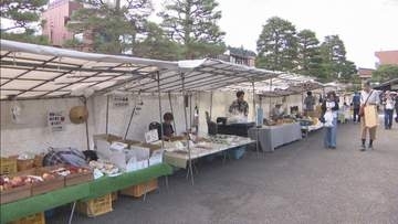 「陣屋前朝市」に秋の果物や野菜並ぶ　季節の移り変わり　岐阜・高山市