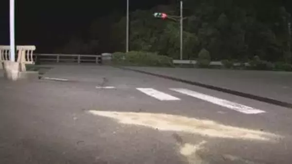 乗用車とバイクの事故　バイク男性は頭から出血で重体　愛知・半田市