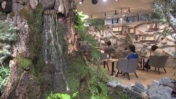 斬新！　“本離れ”に新サービス　カフェ？ホテル？実は図書館