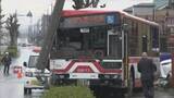「【速報】バスが電柱に突っ込む 運転手と乗客にけがなし 愛知・春日井市」の画像1