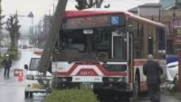 【速報】バスが電柱に突っ込む 運転手と乗客にけがなし 愛知・春日井市