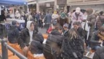 三重・熊野市　　　雪の中で　熊野きのもと「さんま祭り」