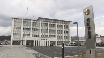 スクールバスがガードレールに衝突　小学生3人が顔を打つなどのけが　運転手の操作ミスか