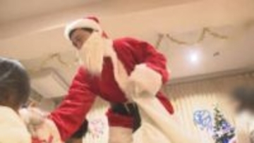 名古屋市長がサンタ姿でクリスマスプレゼント配布　市内の児童養護施設の子どもら２５人に