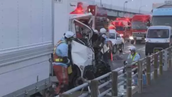 国道41号でトラック同士の事故　運転手1人が一時脱出不能　名古屋・北区