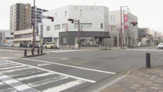 バイクと乗用車が交差点で衝突 バイクの男性が死亡 愛知・小牧市