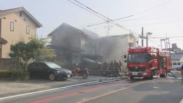 住宅や自転車販売店など燃える火事　けが人なし　愛知・日進市