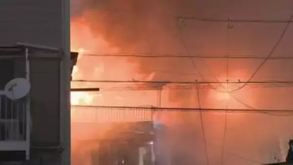 愛知・春日井市で住宅火災　周辺の建物７棟に延焼　火元の住人女性（88）が病院に搬送