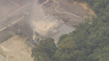岐阜市のアパートで火事　消防車など13台出動　けが人なし