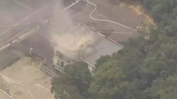 岐阜市のアパートで火事　消防車など13台出動　けが人なし