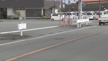 パトカー追跡のバイクが転倒　高校生2人がけが　三重・松阪市