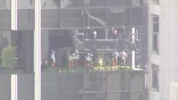 作業員がゴンドラに取り残される　名古屋・中区「ザ・ランドマーク名古屋栄」