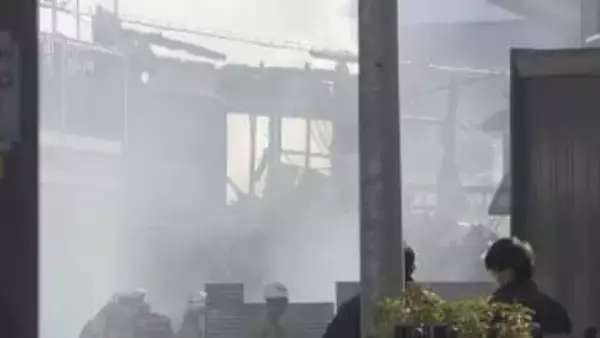 須ケ口駅近くの住宅で火事　住人とみられる男性搬送　愛知・清須市