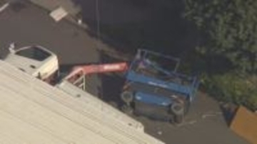 クレーン車が荷下ろし中に横転　男性が下敷きになり死亡　　岐阜・各務原市