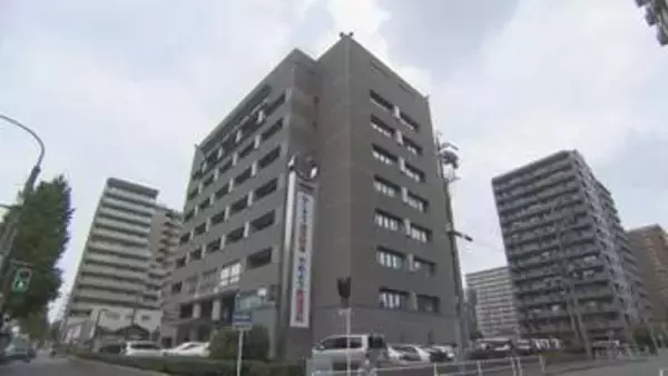路上生活者の男性(80代)が寝ている布団をめくり…火をつけけがさせたか　現場には“花火の燃えカス”　22歳の男と17歳の少年を逮捕