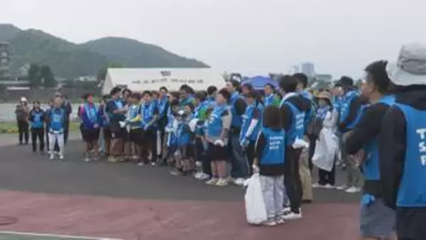 200人が長良川を清掃！　アユの放流も 岐阜市