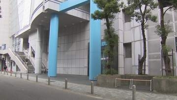 ナディアパークで寝ていた男性からトートバッグを奪いけがさせたか 男を逮捕