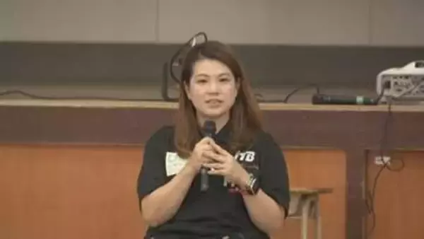 パラパワーリフティング　山本恵理選手が中学生に体験授業