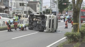 車同士が衝突　介護送迎車が横転　６人けが　ドラレコなどで原因捜査　名古屋・港区