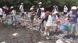 「小・中学生が地元の赤羽川に稚アユを放流　三重・紀北町　アユ釣りは6月1日に解禁」の画像1