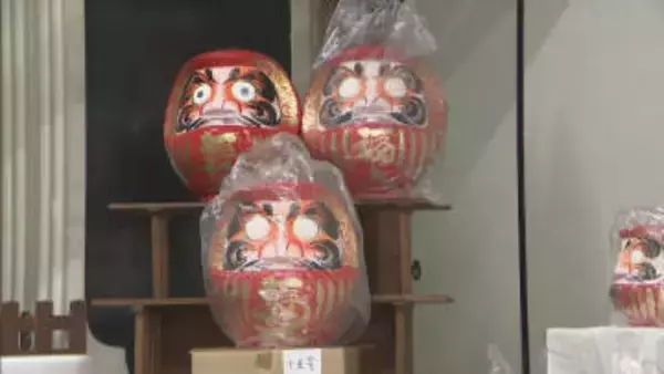 毎年恒例「福だるま市」　岐阜・高山市