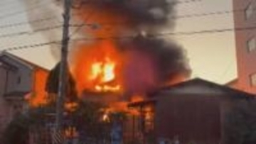 住宅で火災　高齢者とみられる男女２人がけが　愛知・尾張旭市