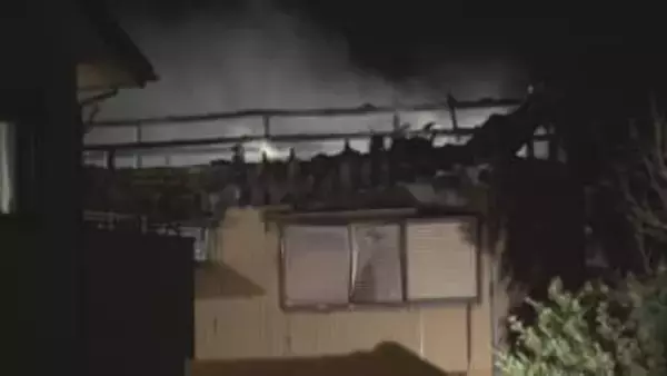 木造２階建て住宅で火災　住人の男性が病院に搬送　三重・松阪市