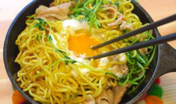 歯ごたえが違う あえてラーメン用の生麺で作るアジア風焼きそば スキレットで始める男メシ 第46回 アジアン焼きそば 19年5月25日 エキサイトニュース