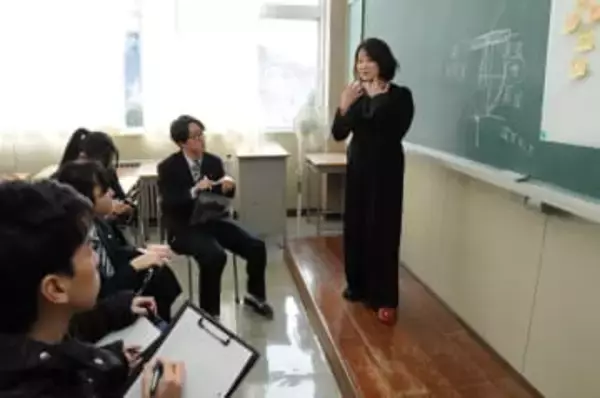 仕事や生き方語り合う　三戸高1年生が地元の大人と交流