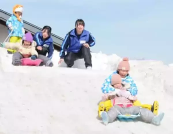 雪の大型滑り台、子どもたちの歓声響く／田子