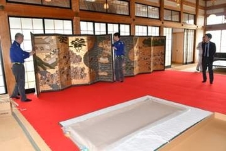 「一ノ谷屋島合戦図屏風」150年ぶり修復へ　むつ市文化財、常念寺から搬出