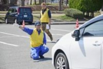 日常の車両確認忘れずに　通行中の自動車対象に街頭点検／県自動車整備八戸協議会