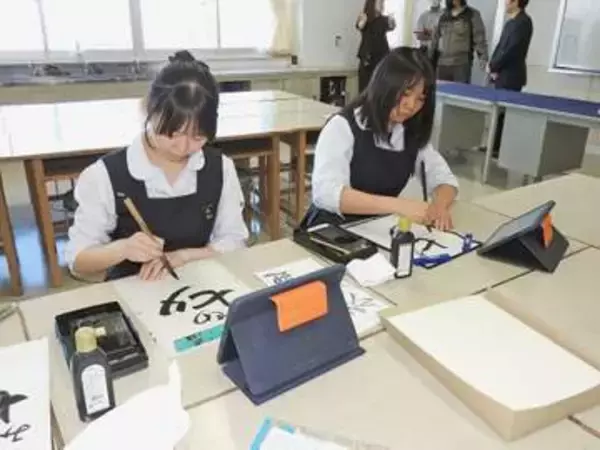 街全体を「一つの作品」に　みさわ七夕まつりに高校生が書で協力