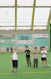 「五戸ドームで紙飛行機大会　小中学生が滞空時間を競う」の画像1