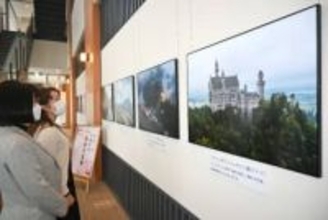 異国の雰囲気、写真で楽しんで　三八五流通・泉山社長と太子食品工業・工藤社長が「合同展」