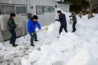一人暮らし高齢者宅で除雪ボランティア　空自東北町分屯基地隊員ら