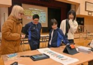 八戸高専の愛好会「ろぼっと娘」が出前授業　八戸盲・聾学校生、プログラミング学ぶ