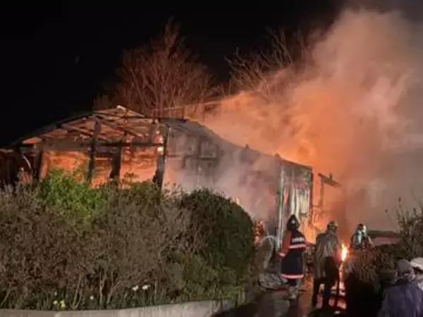 八戸で住家全焼　焼け跡から2遺体