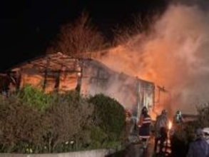 八戸で住家全焼　焼け跡から2遺体