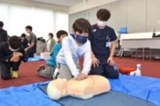 AED使い救命処置学ぶ　八戸市民病院で親子講習会