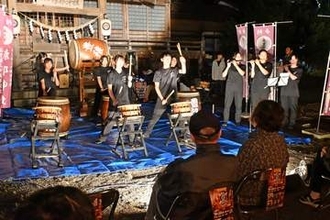 夜の境内にロック響かせ　糠部神社で音楽イベント