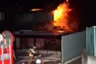 住宅1棟全焼、焼け跡から焼死体／八戸　