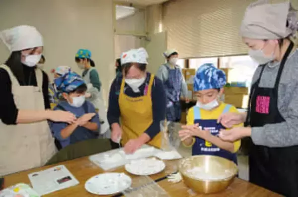 てんぽ、へっちょこだんご作り、親子で挑戦　軽米で郷土料理伝承会